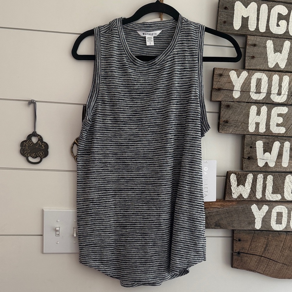 NWT Athleta Breezy tank size small